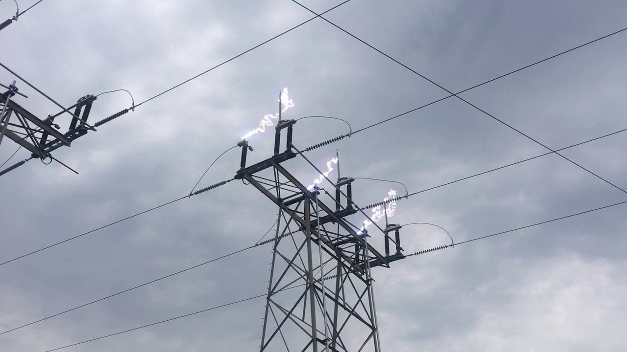 Arcing on overhead powerlines